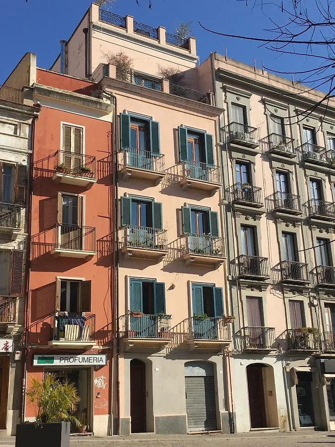 Bed and Breakfast Antico Corso Charme Cagliari 2*,