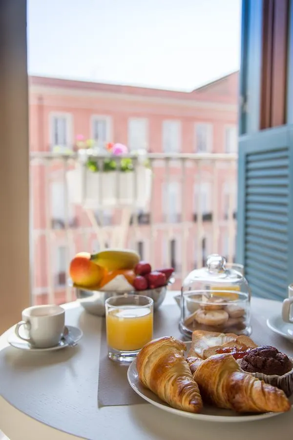 Bed and Breakfast Antico Corso Charme Cagliari 2*,  Italia